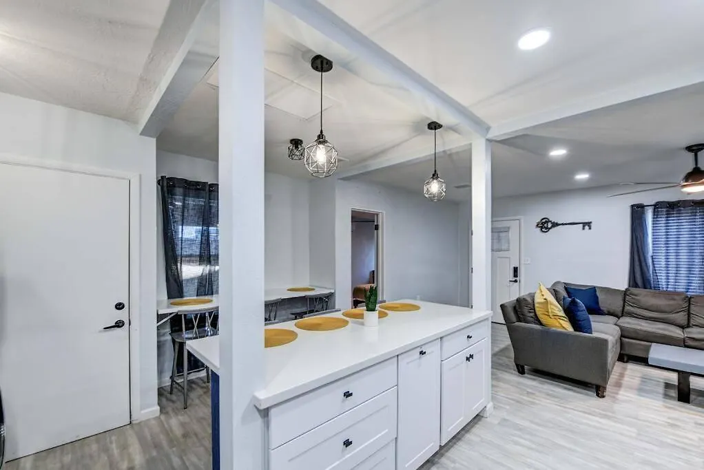 Modern Home-Downtown-3 Bedroom- King Bed Φοίνιξ